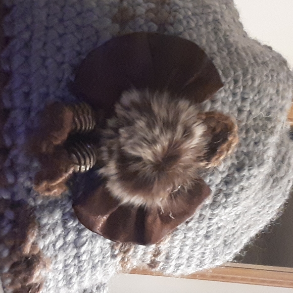 KNITTED WOMEN'S CAPS WITH EMBELLISHMENTS  NWT ADULT - Picture 4 of 7